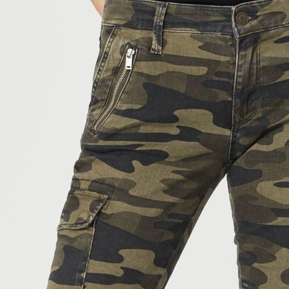 NWT Juliette Skinny Cargo In Military Camouflage